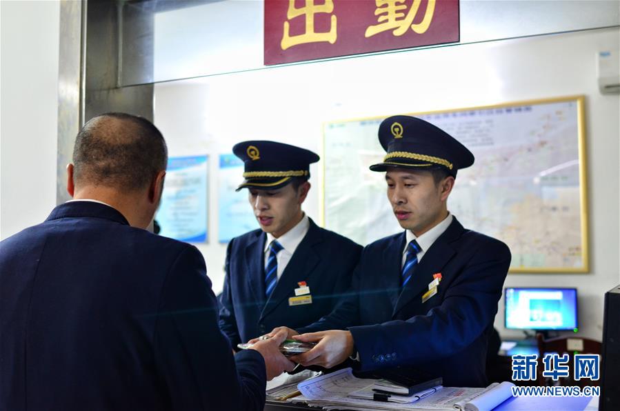 總裁和他豢養(yǎng)的金絲雀都有毒